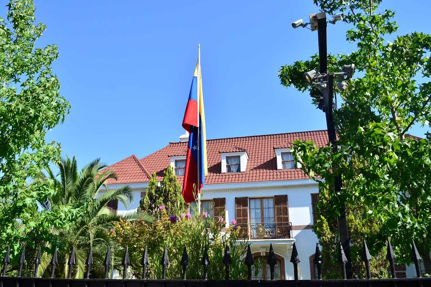 Dron asedia embajada venezolana en Chile