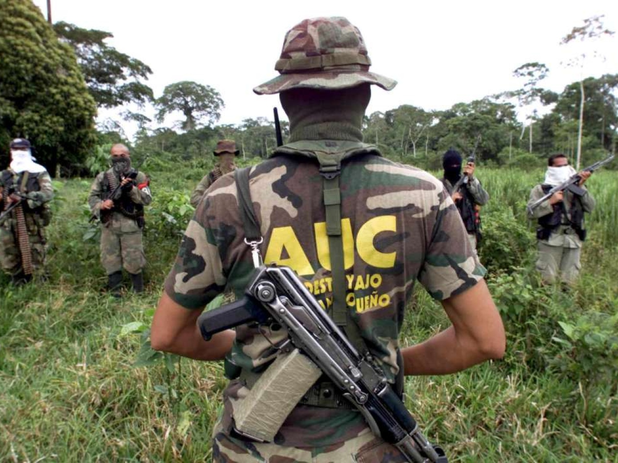 Investigarán al ex presidente de Colombia por masacre de campesinos