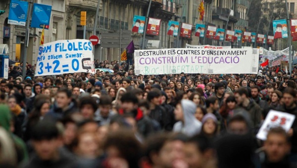 España: Estudiantes se toman las calles contra reformas privatizadoras y excluyentes