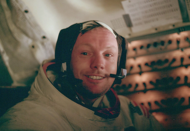 El bolso que Armstrong trajo de la Luna y escondió en su armario durante 43 años