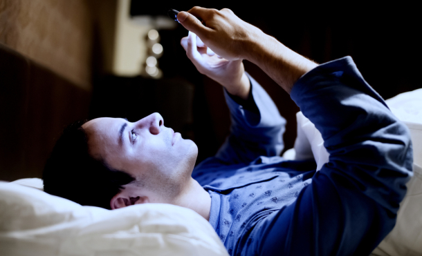 No uses tu smartphone o tablet justo antes de dormir