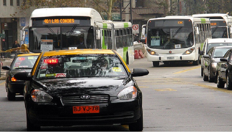 Baja tarifa de taxis… ¿Y el Transantiago cuando?