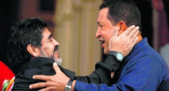 Maradona y su homenaje a Hugo Chávez: “La pelota no se come”