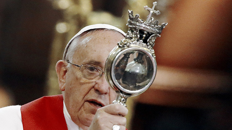 ‘Milagro’ del papa: La sangre de San Genaro se licúa ante Francisco