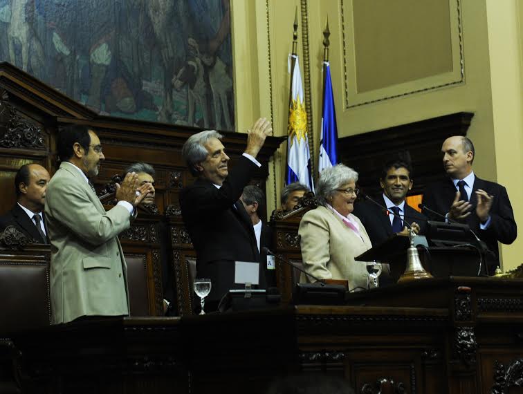 Vázquez toma la presidencia de Uruguay con un discurso centrado en el ideario artiguista