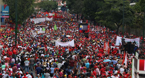 Miles de personas apoyan en Caracas al Gobierno de Venezuela y rechazan planes golpistas
