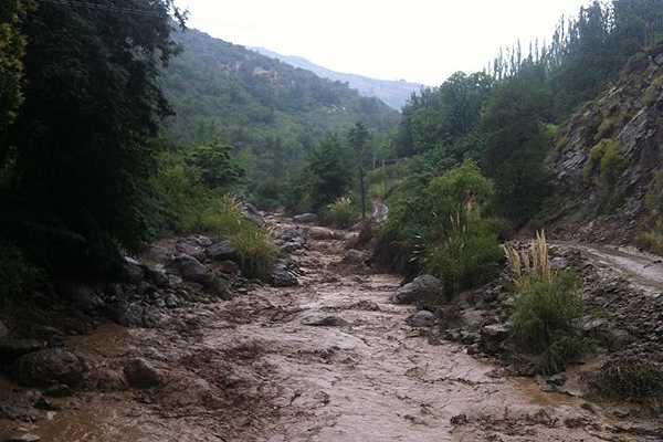 Abastecimiento de agua potable de Santiago podría verse afectada en caso de aluvión en el Cajón del Maipo