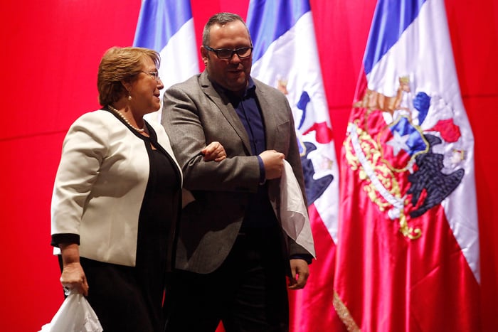 Caso Dávalos y Penta arrastran popularidad de Bachelet a la baja [VIDEO]