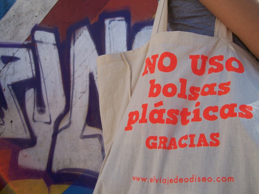Presentan moción que busca permitir a municipios regular uso de bolsas plásticas