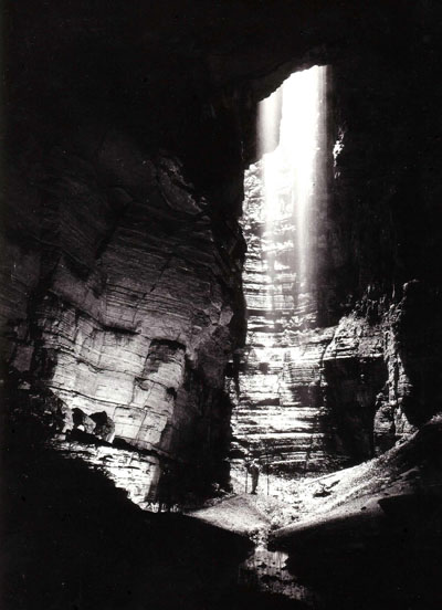 Cueva de los Tayos y sus tesoros desparecidos:  ¿Un lugar de Tablas de Oro ?