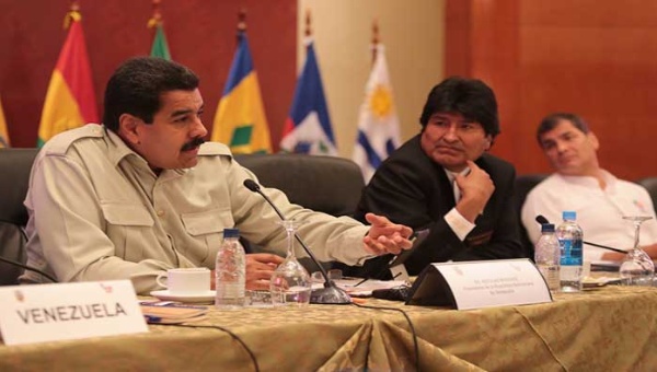 Bolivia pide reunión de Unasur y Celac en defensa de Venezuela
