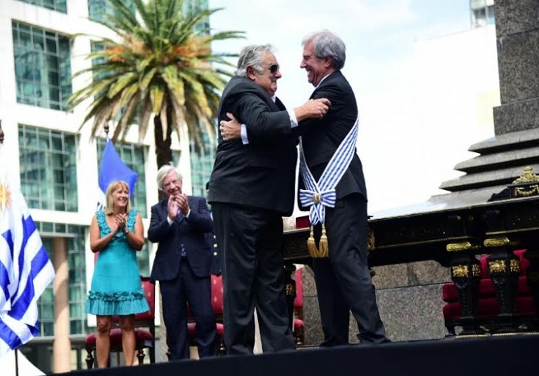Mujica entregó la presidencia de Uruguay a Vázquez: «intentaré no defraudarlos»