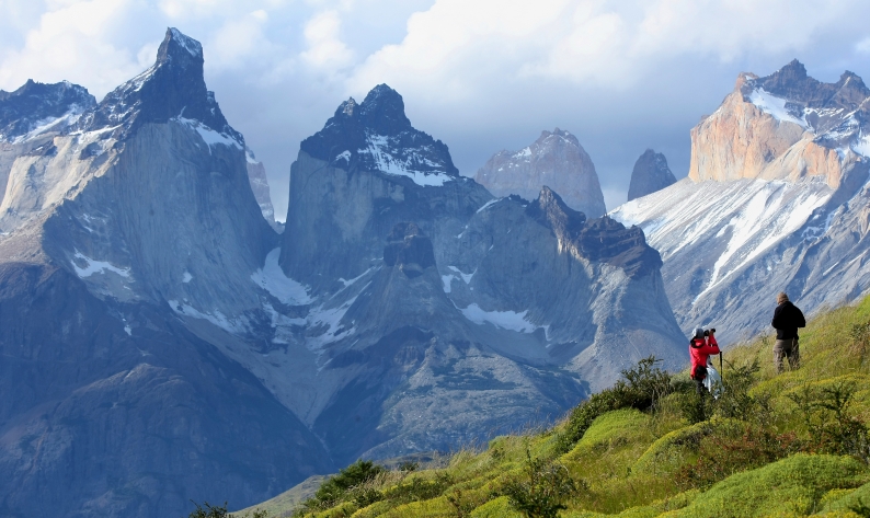 Israelíes acusados de usar fuego en Torres del Paine no podrán ingresar en un año