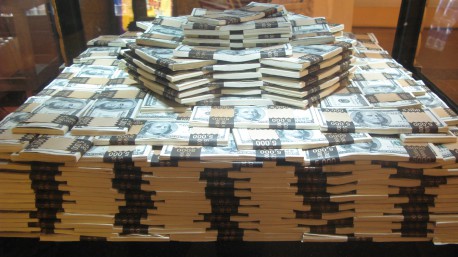¿Qué pasaría si TODO el dinero que hay en el mundo se repartiera equitativamente?