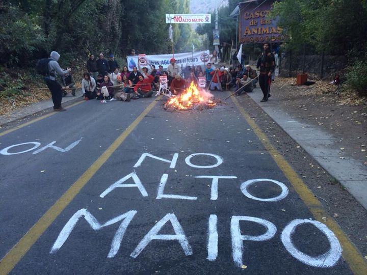 Colegio Médico alerta que aguas del Alto Maipo elevaron su toxicidad por construcción de hidroeléctrica