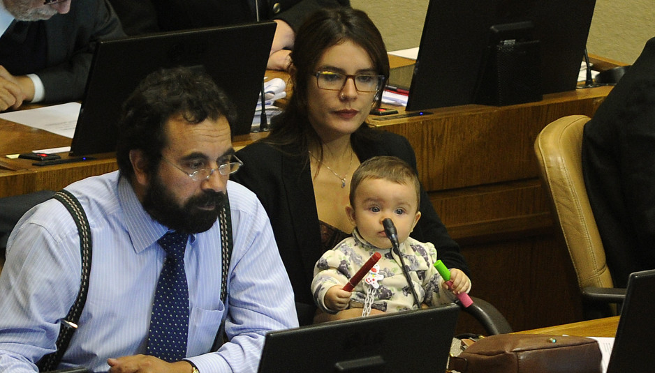 “Es un machista recalcitrante”: Camila Vallejo responde a las críticas de Schaulsohn