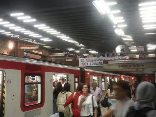 Sindicatos del Metro de Santiago protestaron por derecho a huelga