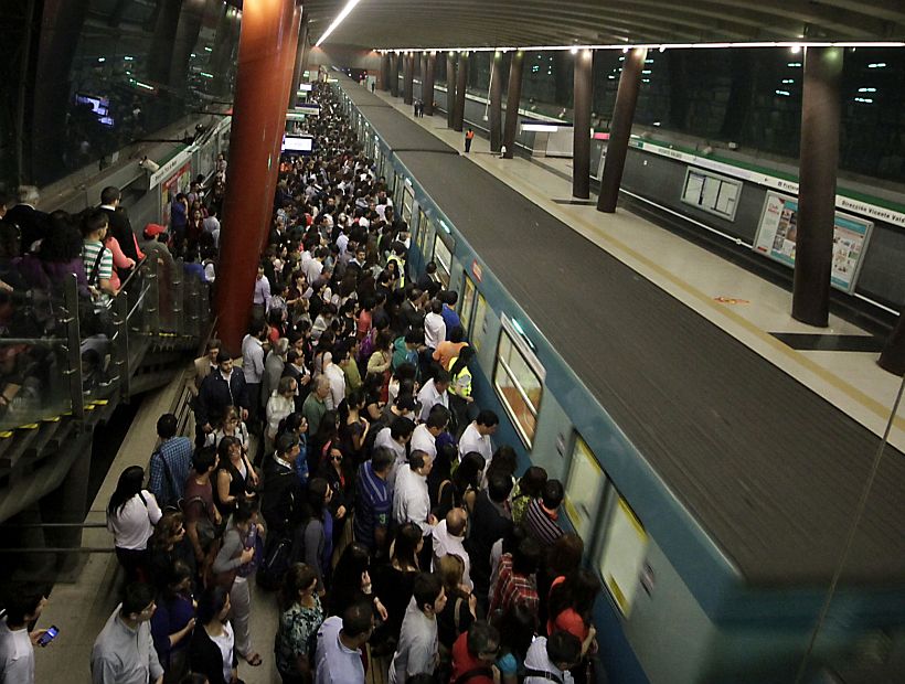 Anuncian nueva alza en el pasaje del Metro: Boleto costará $820 en horario punta