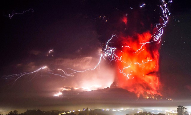 ¿Por qué se forman rayos en las erupciones volcánicas?
