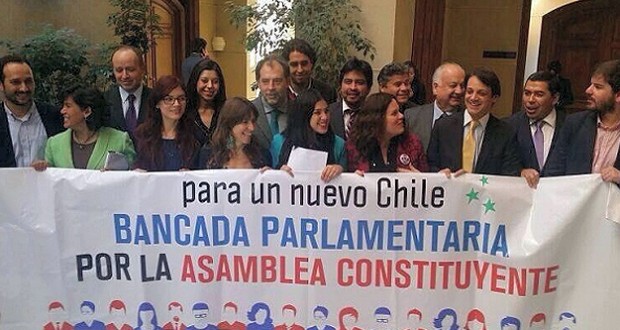 Bancada AC ingresó proyecto que llama a plebiscito para cambiar la Constitución