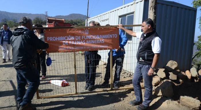 Desalojan instalaciones de compañía que explotaba minerales ilegalmente en uno de los pulmones verdes de Santiago