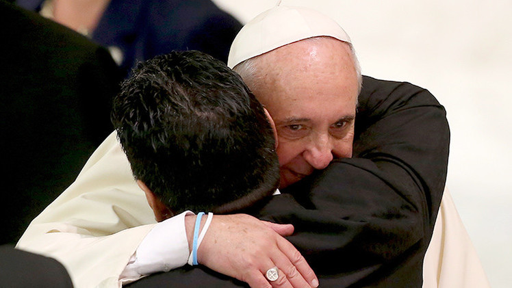 Maradona tras reunirse con el papa Francisco: «Soy su primer hincha»
