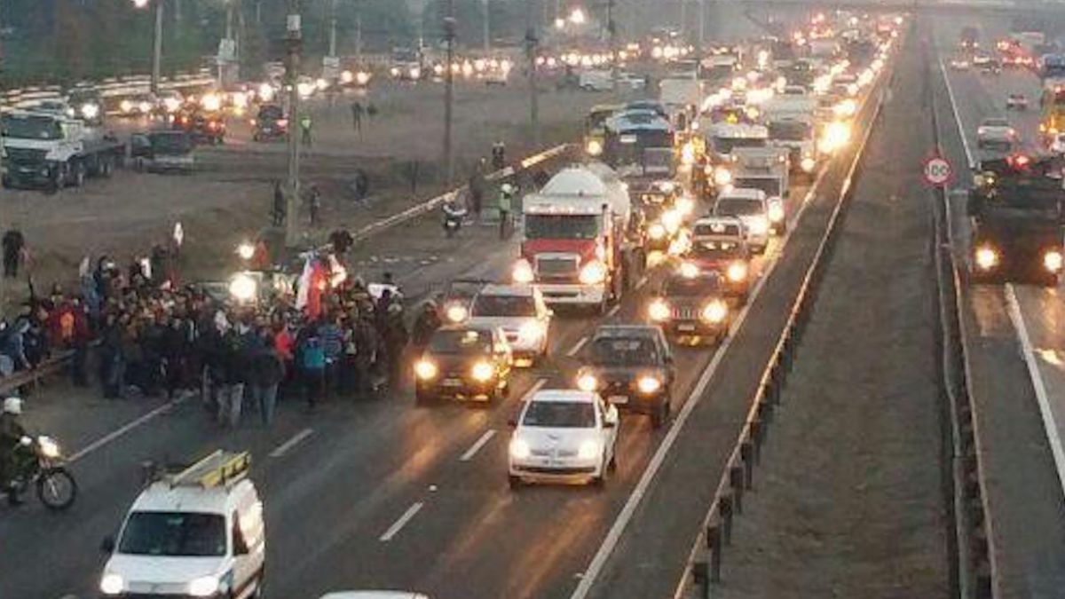 Lampa y Til Til continúan con manifestaciones en la ruta 5 Norte