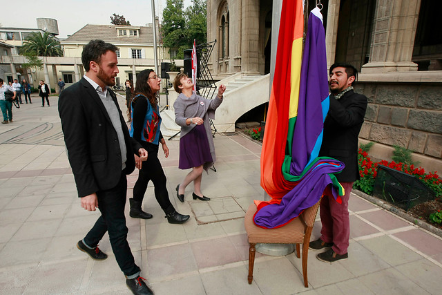Providencia iza la Bandera LGBT de la diversidad