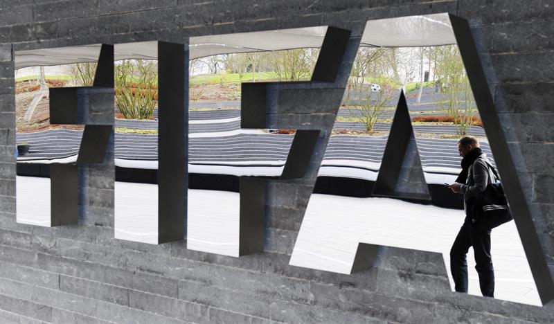 Policía Suiza detiene a dos nuevos altos directivos de la FIFA