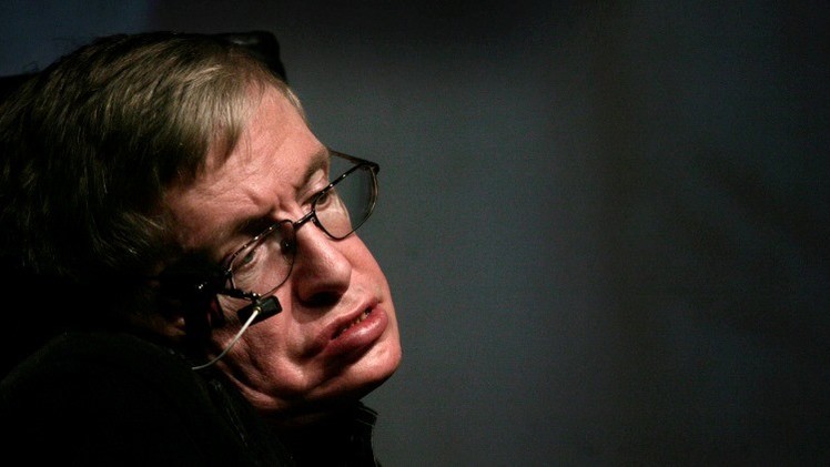 ‘Rebelión de las máquinas’: Hawking alerta que las computadoras someterán a la humanidad en 100 años