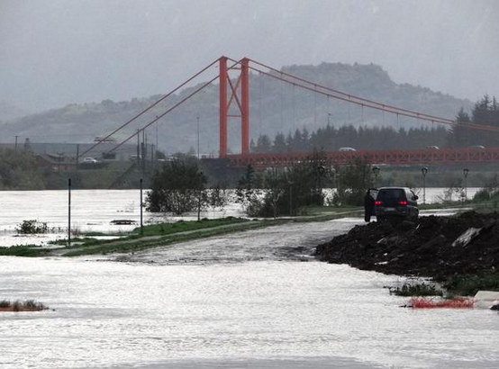 Sistema frontal en el sur obliga a evacuar a 96 personas