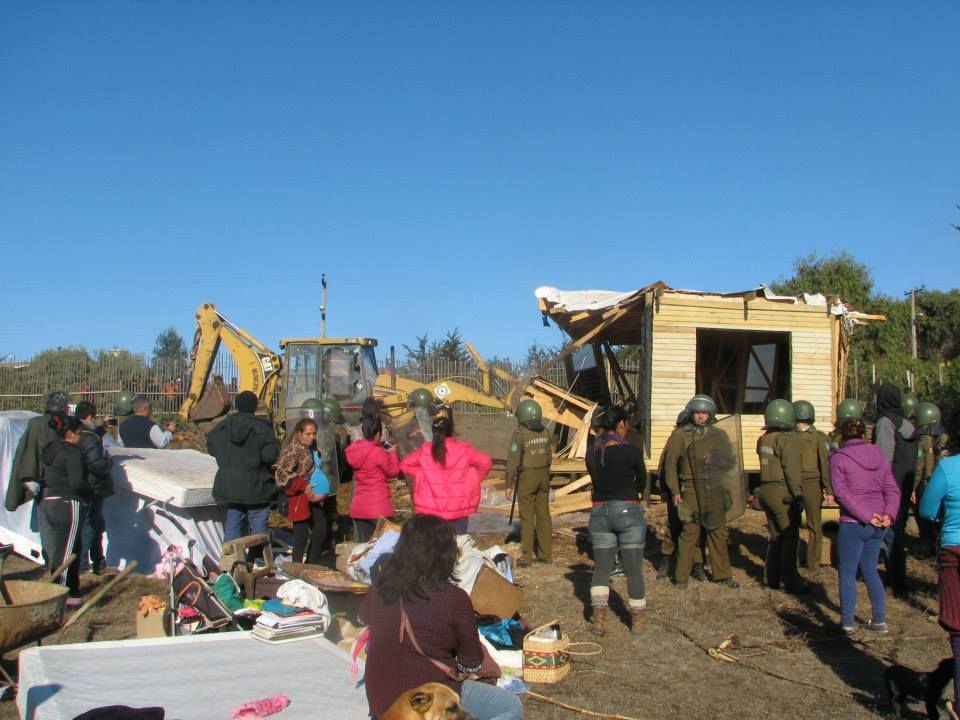Vecinos de El Quisco indignados tras la demolición de viviendas habitadas