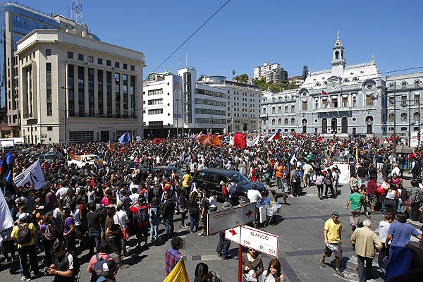 Valparaíso: Sanciones para los padres de menores que cometan desmanes en las marchas