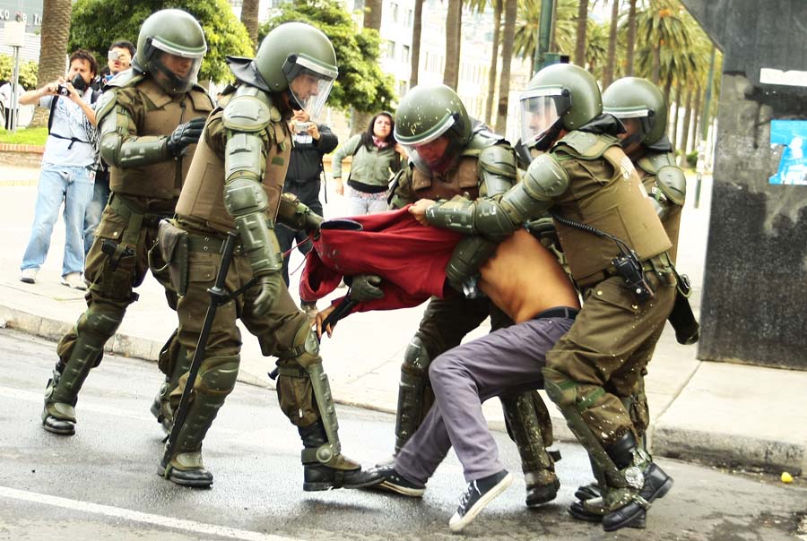 Fundación nacional de la discapacidad pide al gobierno frenar violencia policial en marchas estudiantiles.