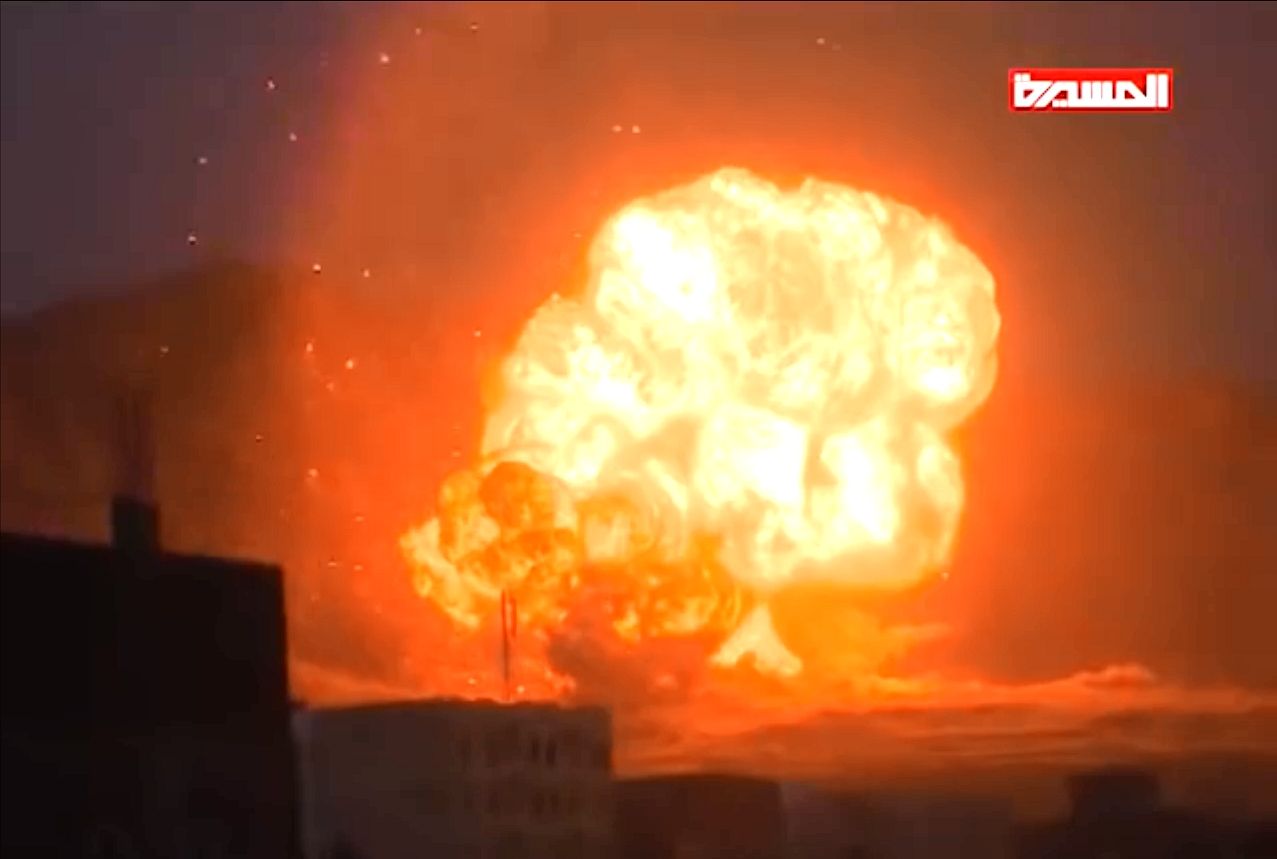 IMPACTANTE: Bomba de neutrones lanzada en Yemen por un avión israelí camuflado con los colores de la aviación saudita