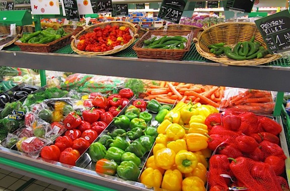 Por ley, supermercados franceses no podrán tirar comida
