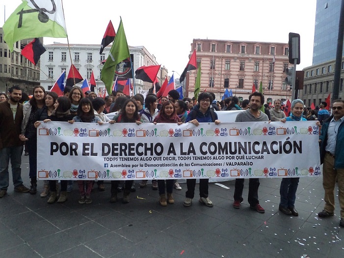 Estudiantes, periodistas y radios populares marcharon por el Derecho a la Comunicación en Valparaíso