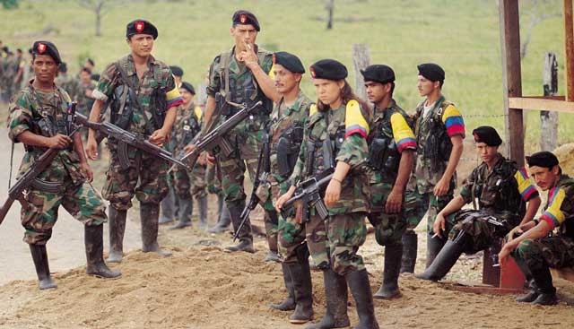 FARC denuncia falta de voluntad del Gobierno colombiano para acabar con paramilitarismo