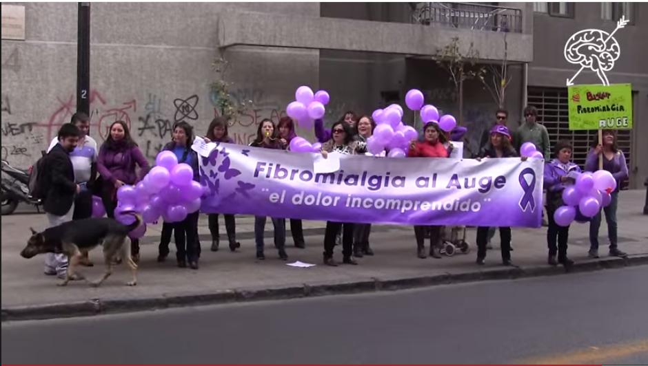Chilenos que padecen fibromialgia protestaron frente al Minsal