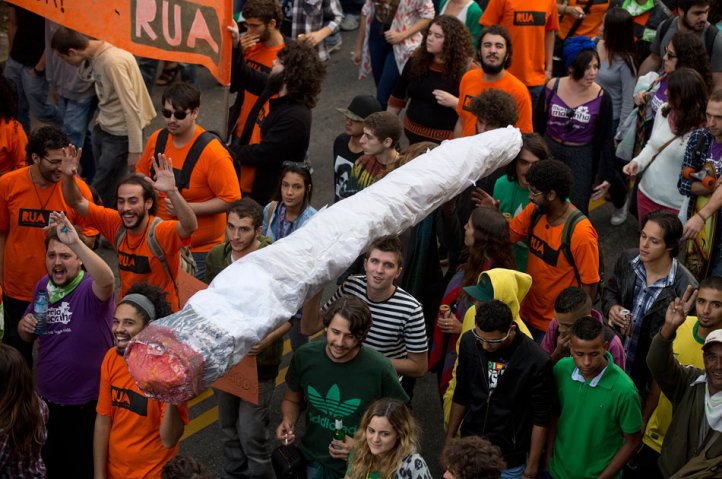 Multitudinaria marcha en Sao Paulo por la legalización de la marihuana