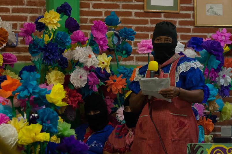 Mujeres Zapatistas: Desarmar totalmente la estructura estatal y capitalista