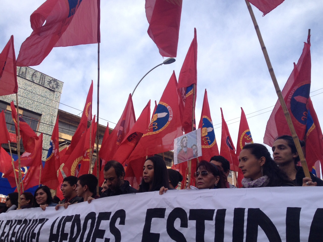 Padres de Diego Guzmán marcharon por la educación en Valparaíso