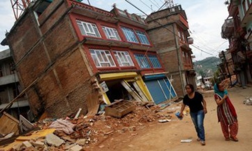 Casi 100 muertos ha dejado nuevo sismo en Nepal