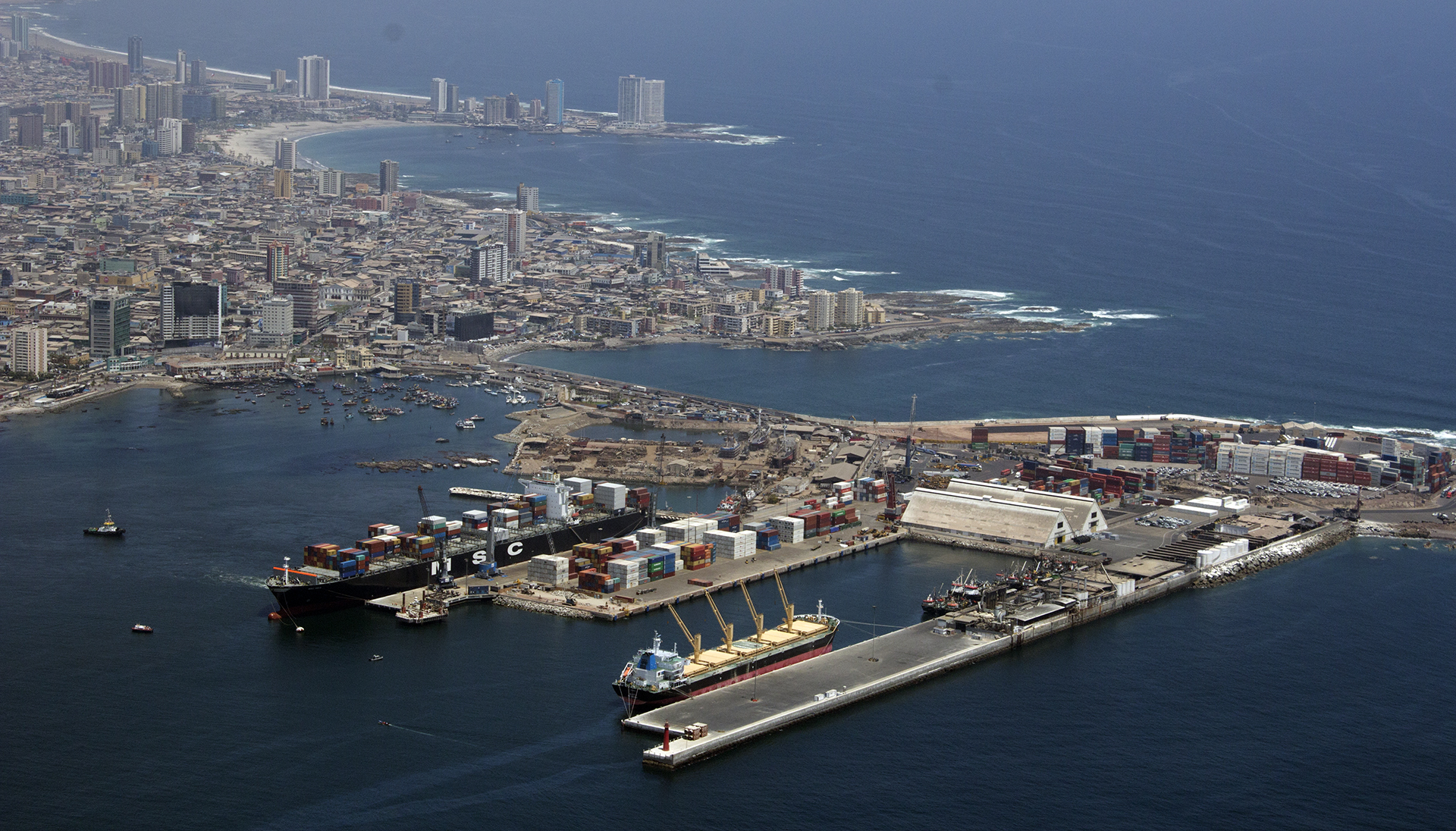 Tras paro de 24 días el puerto de Iquique vuelve a operar