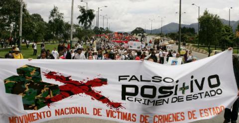 La Justicia colombiana sienta en el banquillo a 5 coroneles, acusados de más de 100 asesinatos