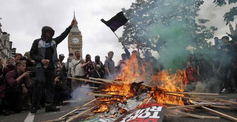 Miles de personas protestan en Londres contra las políticas de austeridad