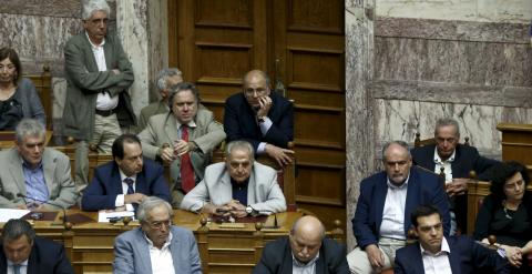 El Gobierno de Tsipras pide el apoyo unánime de los partidos griegos al referéndum del rescate