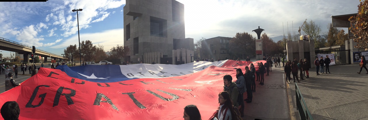 Estudiantes de la UC realizaron exitoso banderazo en Campus San Joaquín