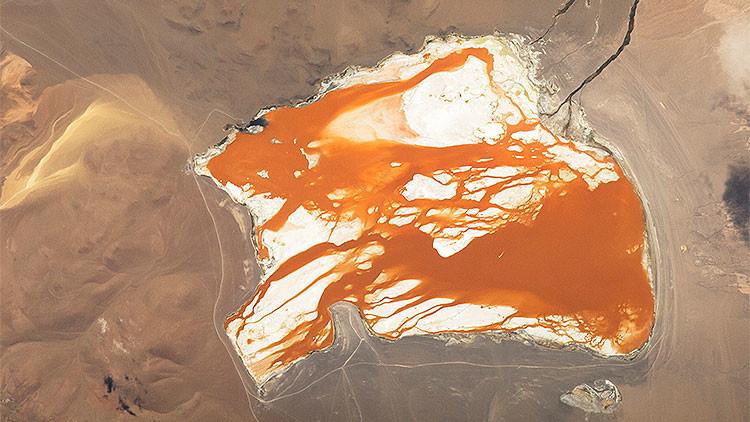 La foto ‘mágica’ de una laguna boliviana captada desde el espacio
