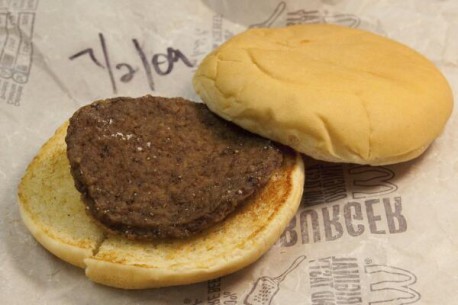 Así queda una hamburguesa de McDonald’s después de 5 años